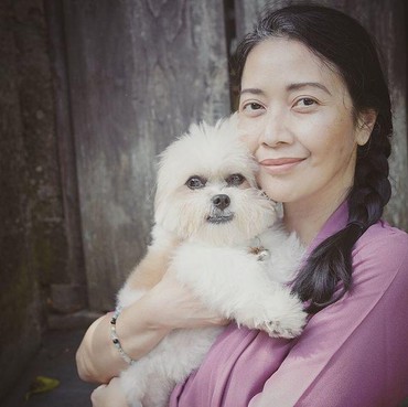 7 Potret Hon Istri Indra Lesmana Ibu Sambung Eva Celia yang Jarang Tersorot