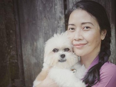 7 Potret Hon Istri Indra Lesmana Ibu Sambung Eva Celia yang Jarang Tersorot