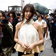 Pesona Hyein NewJeans Saat Menghadiri Louis Vuitton Show di Paris Fashion Week 2023