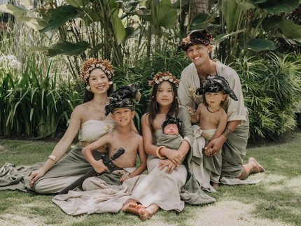 Cara Jennifer Bachdim Tak Merasa Kesepian Jadi Ibu 4 Anak & LDR dengan Suami