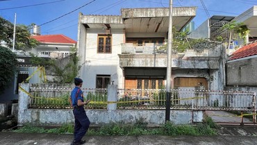 Mirip Ibu Eny, Wanita Paruh Baya Tinggal Sendiri di Rumah Mewah Terbengkalai