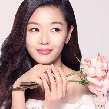 img-title Pancarkan Kecantikan Tak Lekang Oleh Waktu, Simak Potret Artis Korea sebagai Brand Ambassador Produk Terkenal