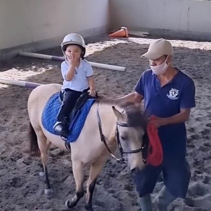 <p><em>"MasyaAllah</em> bikin gemessss, nih anak pintar bangett," kata seorang netizen. <em>"MasyaAllah tabarakallah</em> bolu gemesin banget. Sehat selalu bolu," ungkap netizen lainnya. (Foto: Instagram: @zaskiasungkar15)</p>