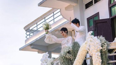 img-title 9 Foto Resepsi Mewah Nong Poy Transgender Tercantik & Suami Crazy Rich Thailand