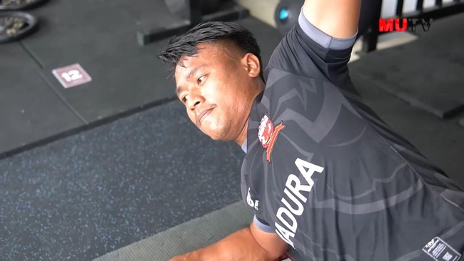 Pemain Madura United, Reva Adi Utama mengirimkan pesan usai insiden yang sempat membuat rekan setimnya, Ricki Ariansyah tak sadarkan diri.