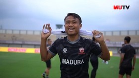 Pemain Madura United Ricki Ariansyah Kolaps di Lapangan Lawan PSIS
