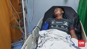 Doa Mengalir untuk Ricki Ariansyah yang Kolaps di PSIS vs Madura Utd