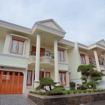 9 Potret Rumah Rp13 M Fuji , Ada Toilet Canggih Pakai Remot Buatan Jepang