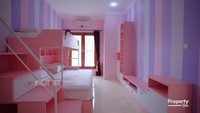 <p>Rumah yang terletak di Cilandak Townhouse itu rupanya ditaksir dengan harga mencapai Rp13,5 Miliar, Bunda. Tak heran bila pencapaian gadis remaja ini membuat banyak orang yang kagum dengannya, ya. (Foto: YouTube Fuji an)</p>