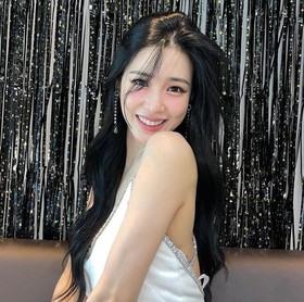 Poni Nanggung Sulit Diatur? Ini 6 Trik Buat Rambut Tetap Kece Saat Memanjangkan Poni