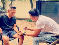 Tukul Arwana Masih Rutin Terapi, Anak Mohon Doa