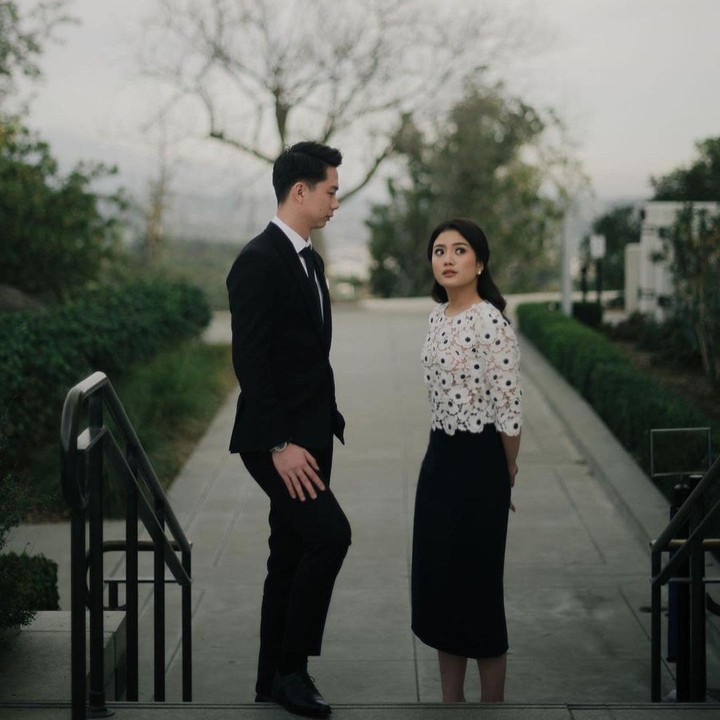 <p>Tak hanya memilih lokasi yang romantis, Valencia Tanoesoedibjo dan Kevin Sanjaya juga menyesuaikan busana mereka dengan tema pemotretan prewedding tersebut. (Foto: Instagram @valenciatanoe @kevin_sanjaya @leencarleen)<br /><br /><br /></p>