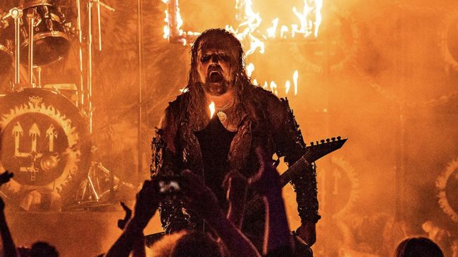 Band black metal asal Swedia, Watain, tampil dengan penuh kengerian di Hammersonic 2023, Minggu (19/3) malam.