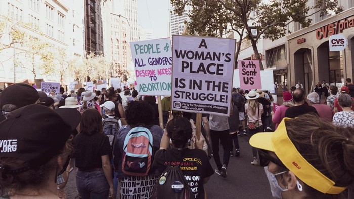 Women's March di San Fransisco, USA tahun 2021/foto: Unsplash/Graham Klingler