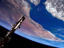 Astronaut Kehilangan Tas di Luar Angkasa, Kini Mengambang 402 Km di Atas Bumi
