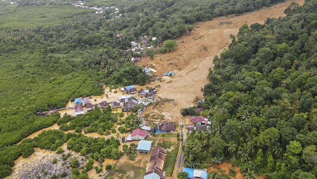 Sinyal di Wilayah Bencana Seperti Natuna Belum Pulih, Apa Opsinya? Saat jaringan seluler belum juga pulih di wilayah longsor di Natuna, BNPB meminta penggunaan radio amatir.