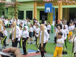 Kunker ke Lampung, Iriana Jokowi Senam Bersama Siswa SD