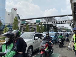 Macet Terjadi di Jl Hj Tutty Alawiyah Jaksel Pagi Ini