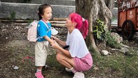 Cerita Joanna Alexandra Antar Si Bungsu Ziona yang Berkebutuhan Khusus Mulai Bersekolah