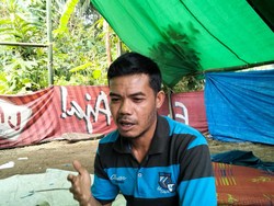 Pilu Keluarga Gotong Jenazah Sejauh 3 Kilometer karena Jalan Rusak