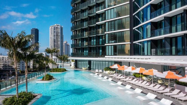 Beberapa rekomendasi hotel di Jakarta dengan harga terjangkau bisa dipertimbangkan apabila kolam renang merupakan fasilitas yang masuk wishlist kamu.