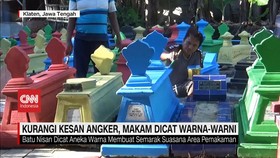 VIDEO: Kurangi Kesan Angker, Makam Dicat Warna Warni