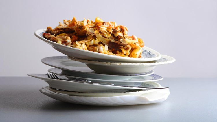 Stinking food leftovers after a decent meal.