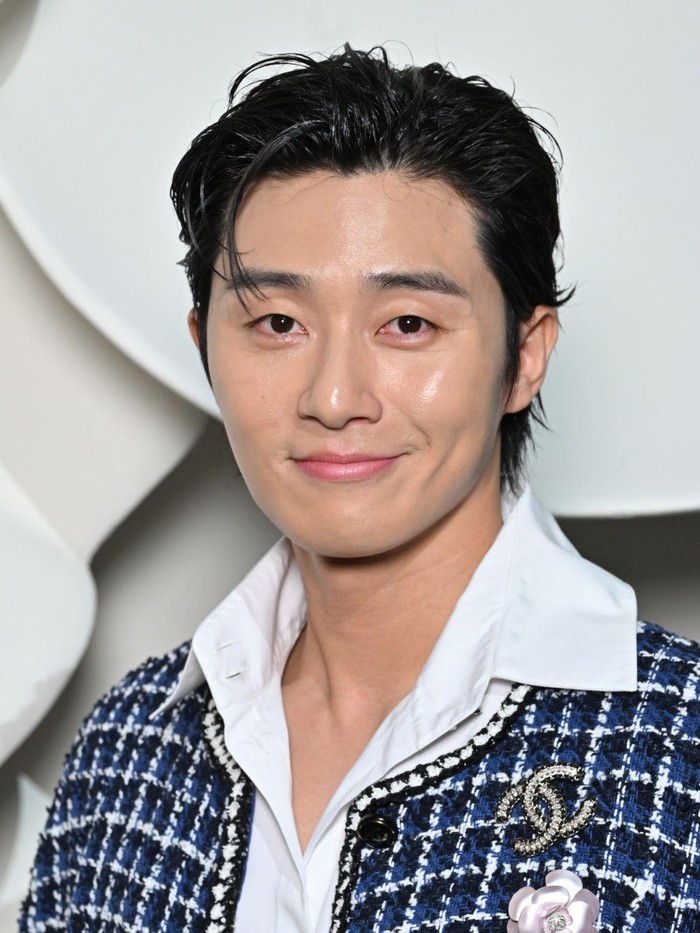 Lewat salah satu potret close-up, visual sang aktor terlihat makin menawan, bahkan terlihat glowing, Beauties./ Foto: Getty Images via tatlerasia.com