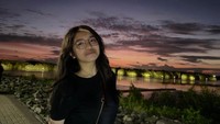 <p>Mirip dengan sang Bunda, Lovely memutuskan untuk memanjangkan rambutnya. Beberapa kali Lovely juga terlihat memakai kacamata, nih. (Foto: Instagram: @lovelyrum)</p>