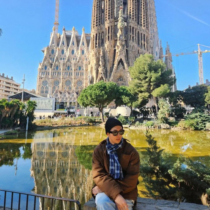 <p>Beberapa waktu yang lalu, RM BTS membagikan potret-potret terbaru di akun Instagram pribadinya, nih. Bunda sudah lihat? (Foto: Instagram @rkive)<br /><br /><br /><br /></p>