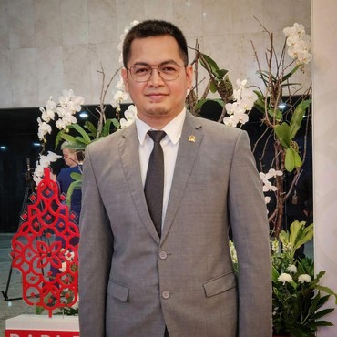 Pendidikan Tommy Kurniawan yang Dikira Hakim Saat Hadir di Sidang Ahmad Dhani