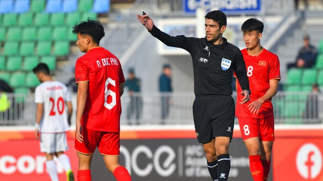 Uzbekistan menang telak 3-0 atas Vietnam pada laga pemungkas Grup D Piala Asia U-23 2024 di Stadion Internasional Khalifa, Al Rayyan, Rabu (24/4) dini hari WIB.