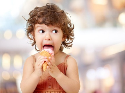 Anak Usia 1 Tahun Boleh Kok Makan Es Krim, Asalkan...