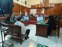 Panpel Arema FC Abdul Haris Divonis 1 Tahun 6 Bulan Penjara
