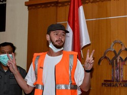 Apa Sanksi Hukum ke Turis Asing yang Ganggu Ketertiban?