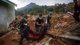 Korban Tewas Akibat Longsor Natuna Jadi 32 Orang, 33 Masih Hilang