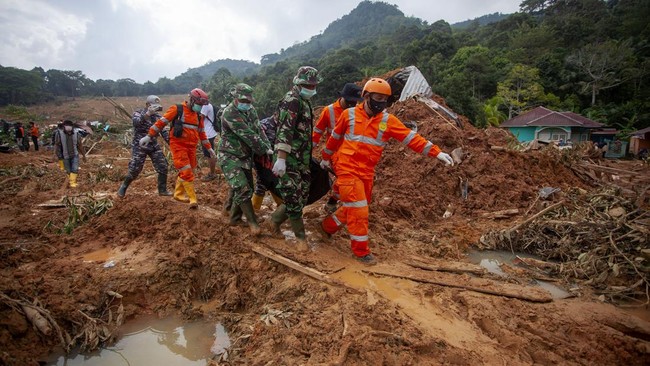 Tim SAR gabungan resmi menghentikan operasi pencarian korban longsor di Serasan, Natuna. Pencarian telah dilakukan selama 13 hari.