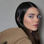 Riasan dan Gaya Rambut Paling Nyentrik Ini Malah Jadi Tren Selama Fashion Week Fall/Winter 2023!