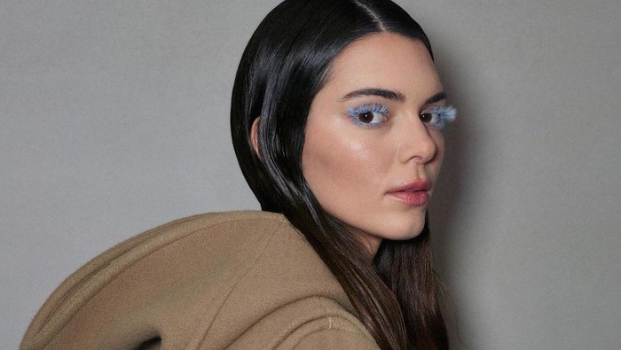 img-title Riasan dan Gaya Rambut Paling Nyentrik Ini Malah Jadi Tren Selama Fashion Week Fall/Winter 2023!