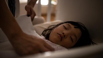CARA MENGATASI ANAK TERBANGUN DI TENGAH MALAM
