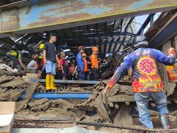 Pabrik Karet di Kalsel Ambruk, 7 Orang Tertimbun Dievakuasi-1 Masih Hilang