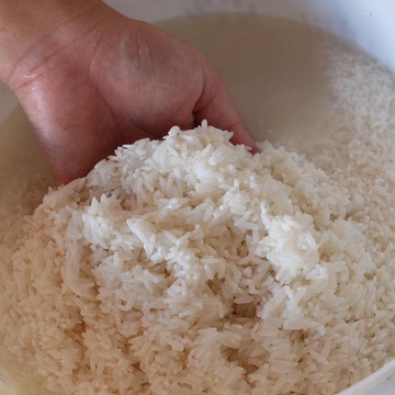 img-title Jadi Rahasia Kecantikan Turun-temurun, Berikut 5 Manfaat Air Beras untuk Perawatan Kulit!
