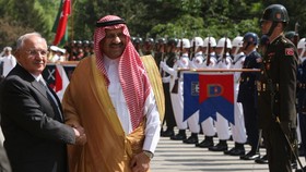 Kesulitan Duit Gegara MbS, Pangeran Saudi Mau Jual 'Istana' di Inggris