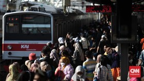 FOTO: Pecah Penumpang, Pemerintah Akan Bangun Stasiun Tanah Abang