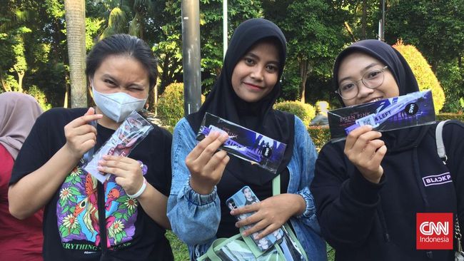 Para penggemar masih bersemangat menukar tiket konser BLACKPINK hingga sore ini, Kamis (9/3).