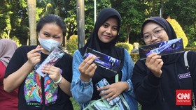 Anak Sekolah hingga Orang Tua Semangat Tukar Tiket Konser BLACKPINK