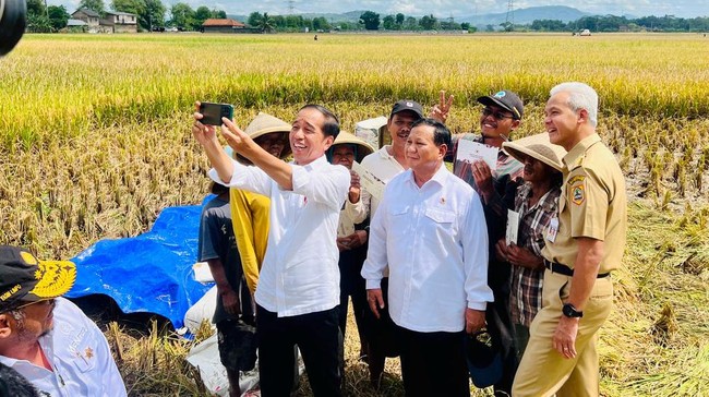 Partai Gerindra menyebut swafoto Jokowi dengan Prabowo dan Ganjar menunjukkan kenyamanan Presiden terhadap dua tokoh tersebut.