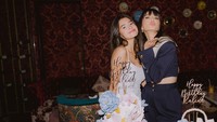 <p>Beberapa waktu yang lalu, aktris sekaligus model Raline Shah merayakan hari ulang tahunnya, Bunda. Wanita kelahiran 4 Maret 1985 ini telah menginjak usia 38 tahun, nih. (Foto: Instagram ralineshah)<br /><br /><br /></p>