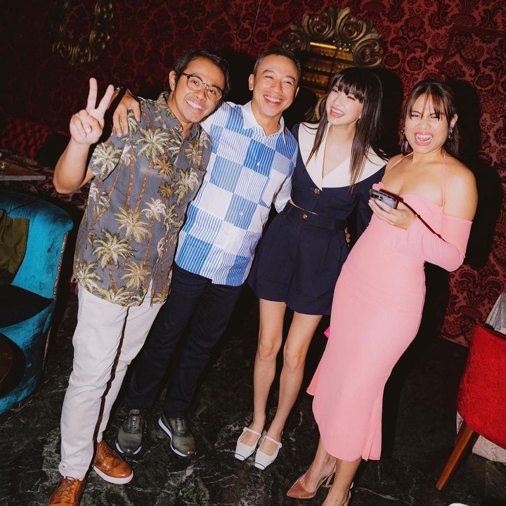 <p>Raline sontak saja dipuji dan disebut-sebut mirip anggota girl grup BLACKPINK, Lisa. "Sekilas td emang kukira Lisa BP. BTW, selamat ulang tahun kak Raline, <em>all the best wishes</em>," ujar @box*****. (Foto: Instagram ralineshah)<br /><br /><br /></p>