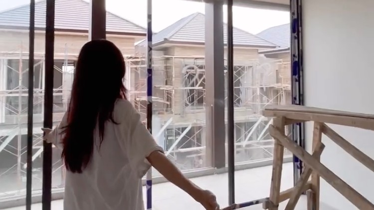 Rumah Baru Arie Kriting dan Indah Permatasari